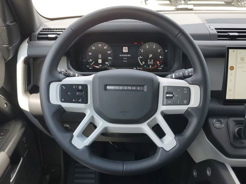 Certified 2025 Land Rover Defender 130 X-Dynamic SE AWD/4WD image 32