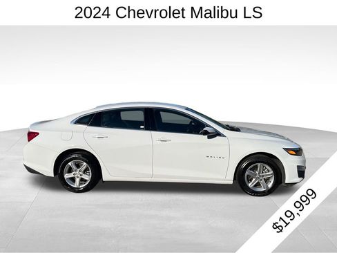 Used 2024 Chevrolet Malibu LS w/ Driver Confidence Package image 2