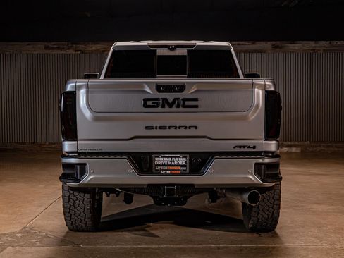 Used 2025 GMC Sierra 3500 AT4 w/ AT4 Premium Plus Package AWD/4WD image 7