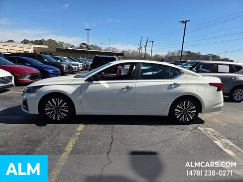 Used 2025 Nissan Altima 2.5 SV image 2