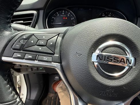 Used 2020 Nissan Rogue SV AWD/4WD image 16