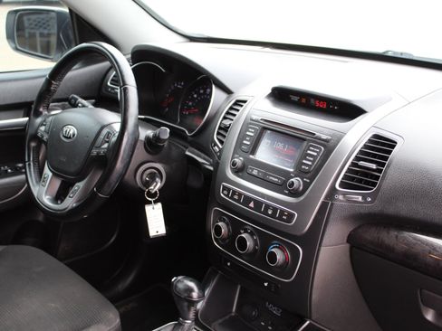 Used 2014 Kia Sorento LX AWD/4WD image 15