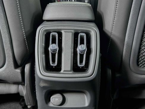 Used 2025 Volvo XC40 B5 Plus w/ Protection Package AWD/4WD image 24