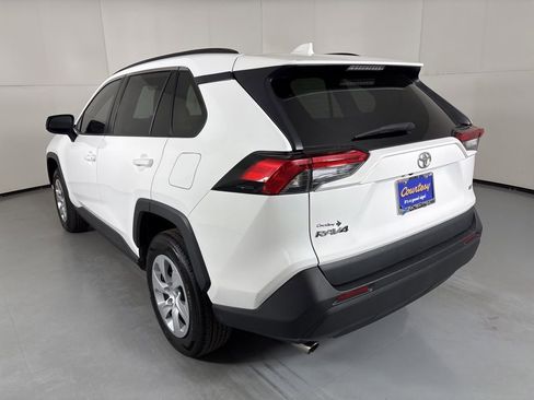 Used 2021 Toyota RAV4 LE FWD image 7