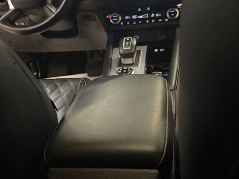 Used 2024 Mitsubishi Outlander SEL image 24