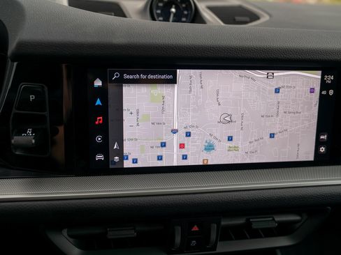 Used 2025 Porsche Cayenne image 18