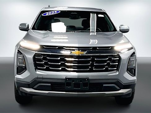 Used 2025 Chevrolet Equinox LT image 2