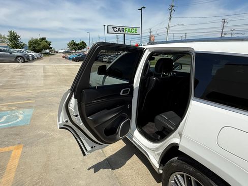 Used 2018 Jeep Grand Cherokee Summit w/ Platinum Series Group AWD/4WD image 21