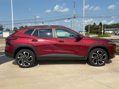 Used 2024 Chevrolet Trax RS w/ Sunroof Package FWD image 8
