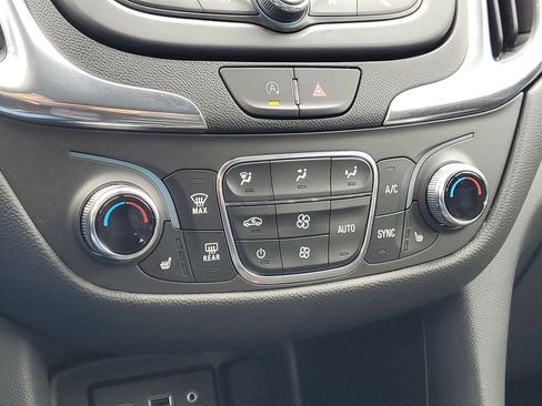 Used 2023 Chevrolet Equinox LT image 16