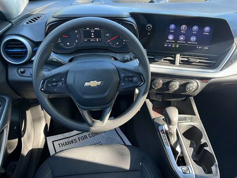 Used 2024 Chevrolet Trax LS w/ LS Convenience Package FWD image 12