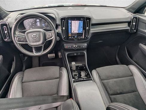 Used 2021 Volvo XC40 T5 R-Design image 17