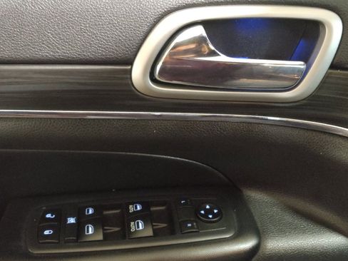 Used 2019 Jeep Grand Cherokee Limited image 27