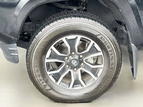 Used 2022 Toyota Tacoma TRD Sport w/ Black Out Package (TMS) AWD/4WD image 29