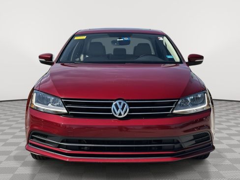 Used 2017 Volkswagen Jetta SE FWD image 2