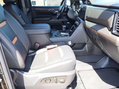 Used 2023 GMC Sierra 1500 AT4 w/ AT4 Premium Package AWD/4WD image 17
