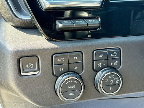 Used 2023 Chevrolet Silverado 1500 High Country w/ Technology Package image 22