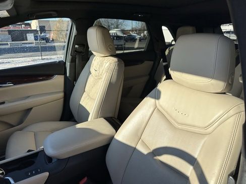 Used 2017 Cadillac XT5 Luxury w/ Driver Awareness Package image 8