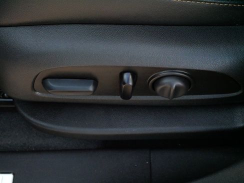 Used 2023 Chevrolet Equinox Premier image 20