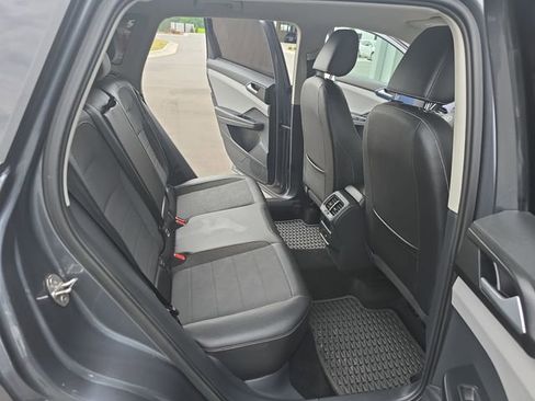 Used 2023 Volkswagen Taos SE w/ Black Wheel Package FWD image 18