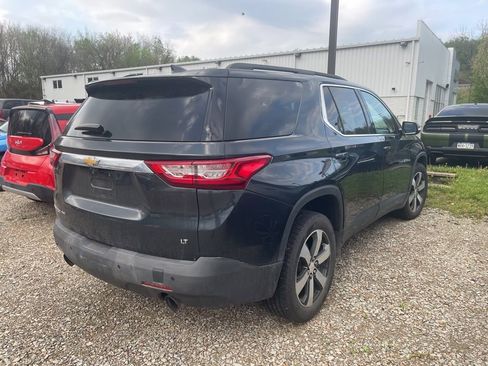 Used 2020 Chevrolet Traverse LT w/ LT Premium Package image 2