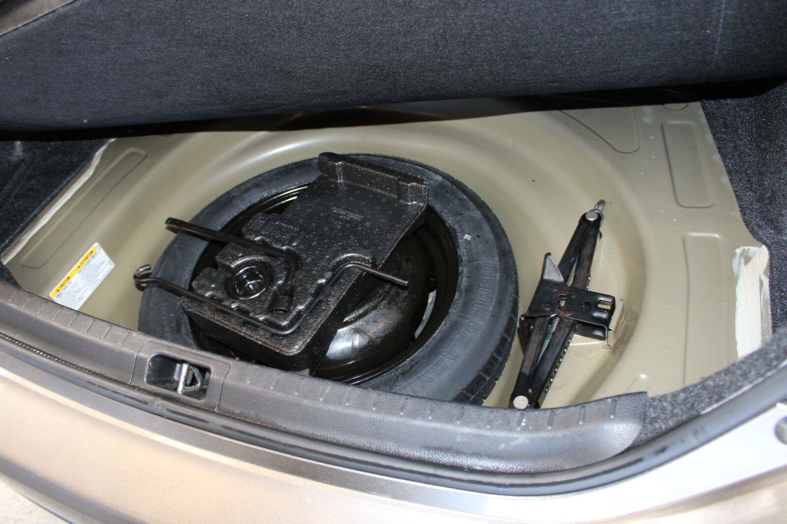 Used 2018 Toyota Corolla LE FWD image 32