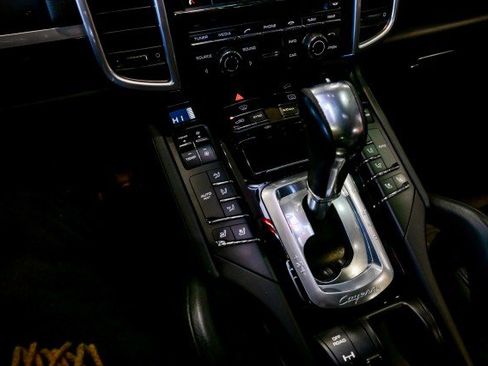 Used 2016 Porsche Cayenne image 40