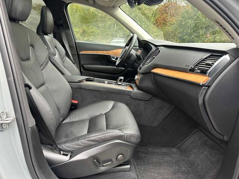 Certified 2025 Volvo XC90 B6 Plus image 10
