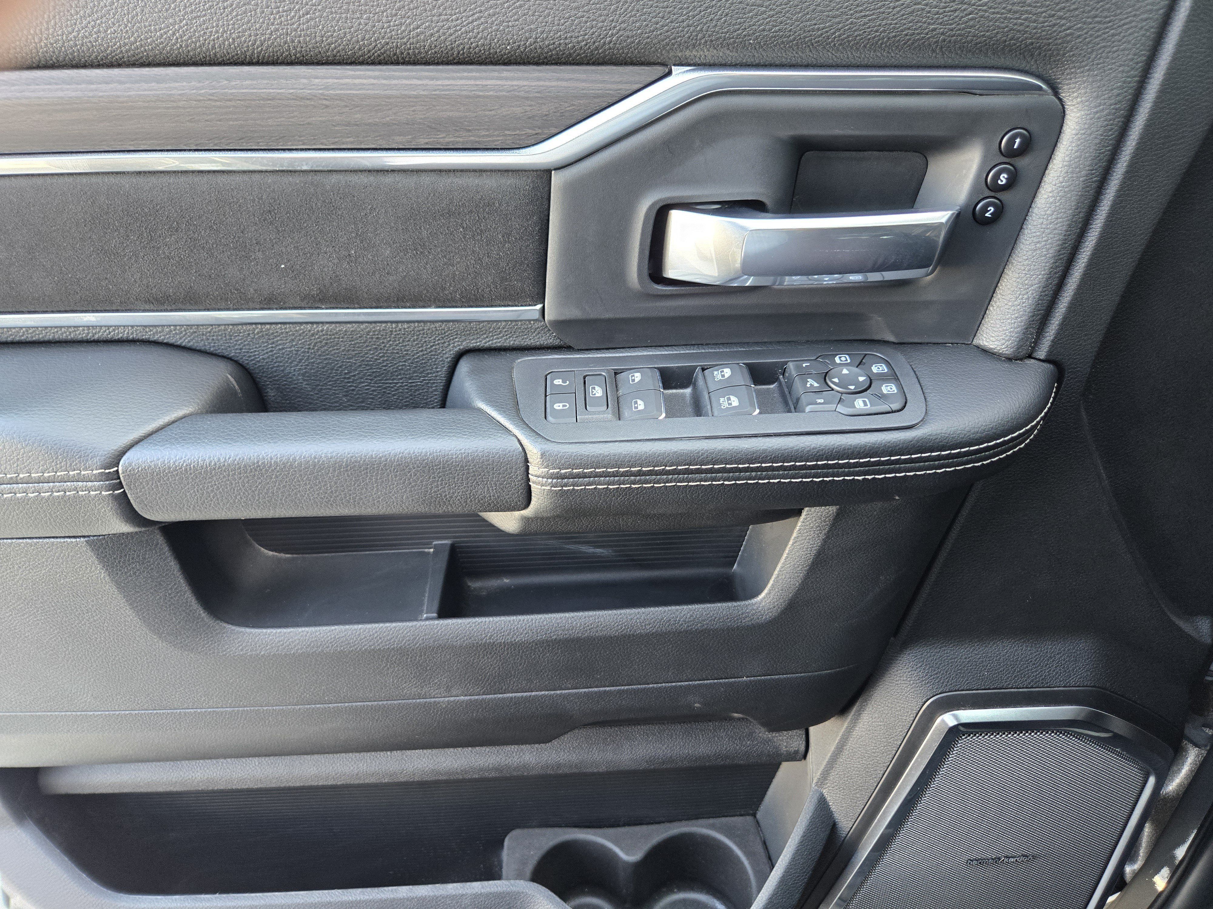 New 2026 RAM 3500 Laramie AWD/4WD image 18
