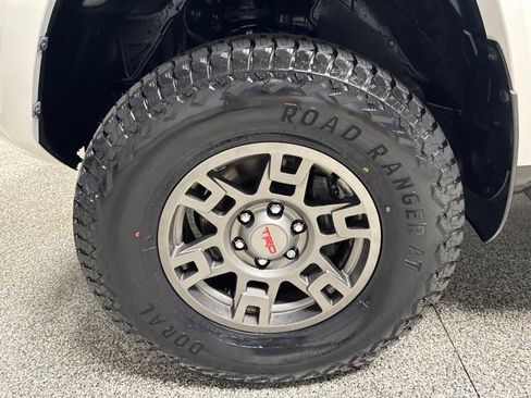 Used 2019 Toyota 4Runner TRD Off-Road Premium AWD/4WD image 4