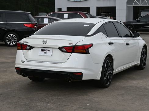 Used 2023 Nissan Altima 2.5 SR w/ SR Premium Package image 4
