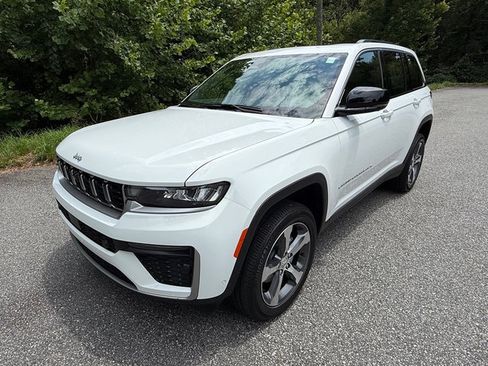New 2026 Jeep Grand Cherokee Limited w/ Luxury Tech Group II AWD/4WD image 3