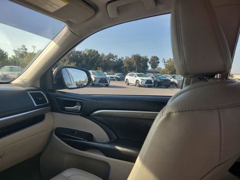 Used 2018 Toyota Highlander Limited image 3