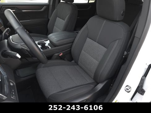 Used 2025 GMC Acadia Elevation image 10