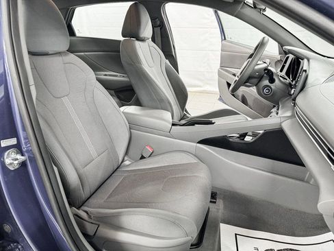 Used 2021 Hyundai Elantra SE image 12
