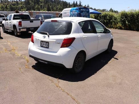 Used 2017 Toyota Yaris L w/ Carpet Mat Package FWD image 5