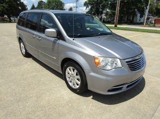 Used 2014 Chrysler Town & Country Touring image 1