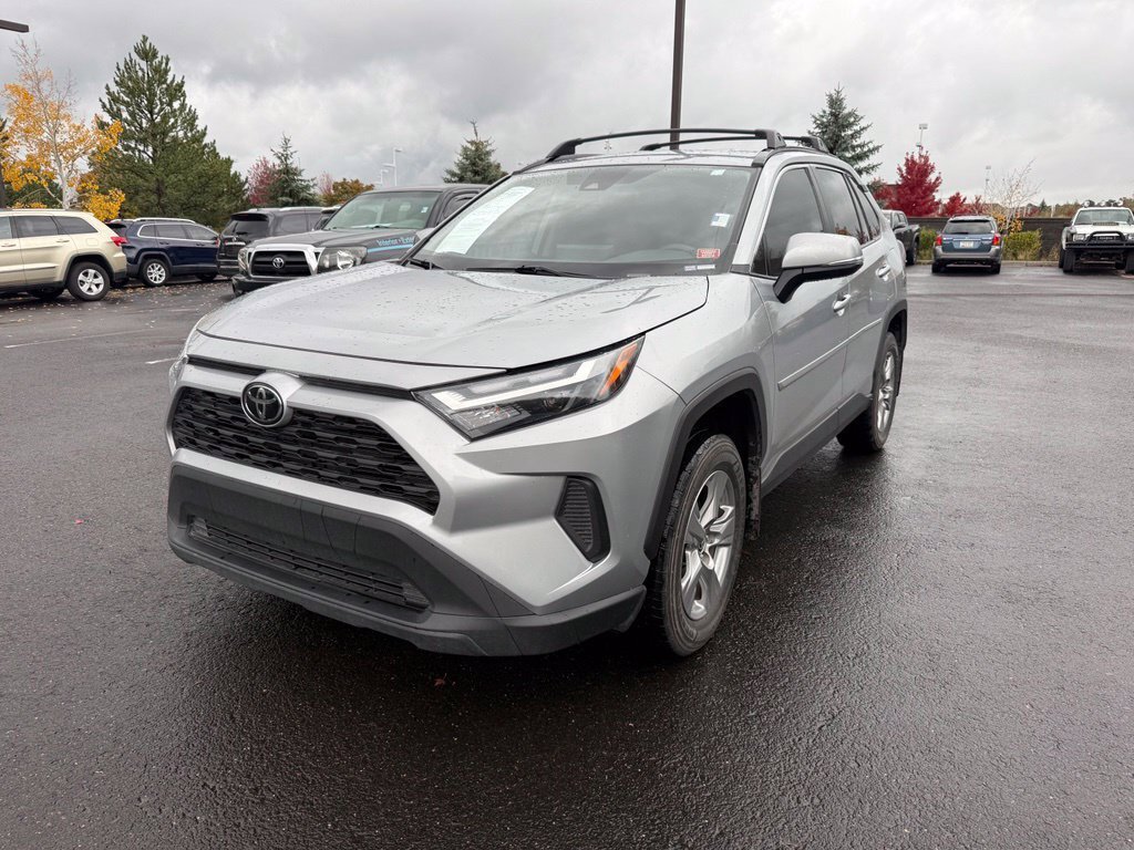 Used 2025 Toyota RAV4 XLE AWD/4WD image 4