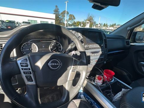 Used 2023 Nissan Titan SV w/ SV Convenience Package image 4