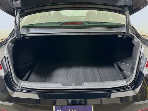 Used 2025 Hyundai Elantra SEL FWD image 29