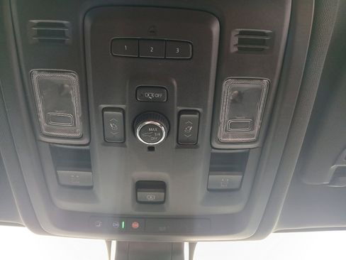 Used 2021 Chevrolet Tahoe Z71 w/ Z71 Off-Road Package image 28