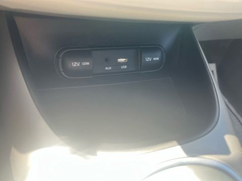 Used 2019 Kia Soul EV + image 20