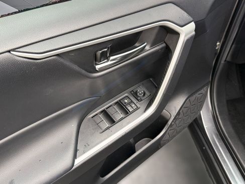 Used 2022 Toyota RAV4 XLE image 22