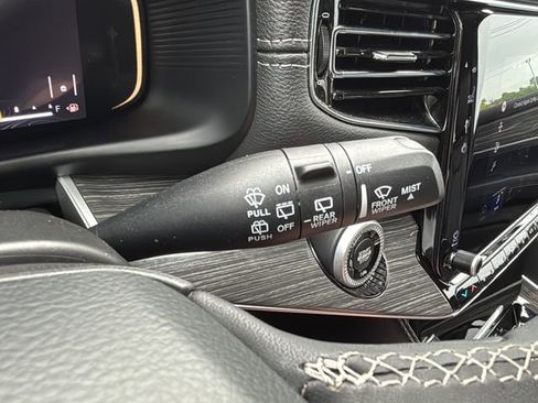 Used 2022 Jeep Wagoneer Series III RWD image 22