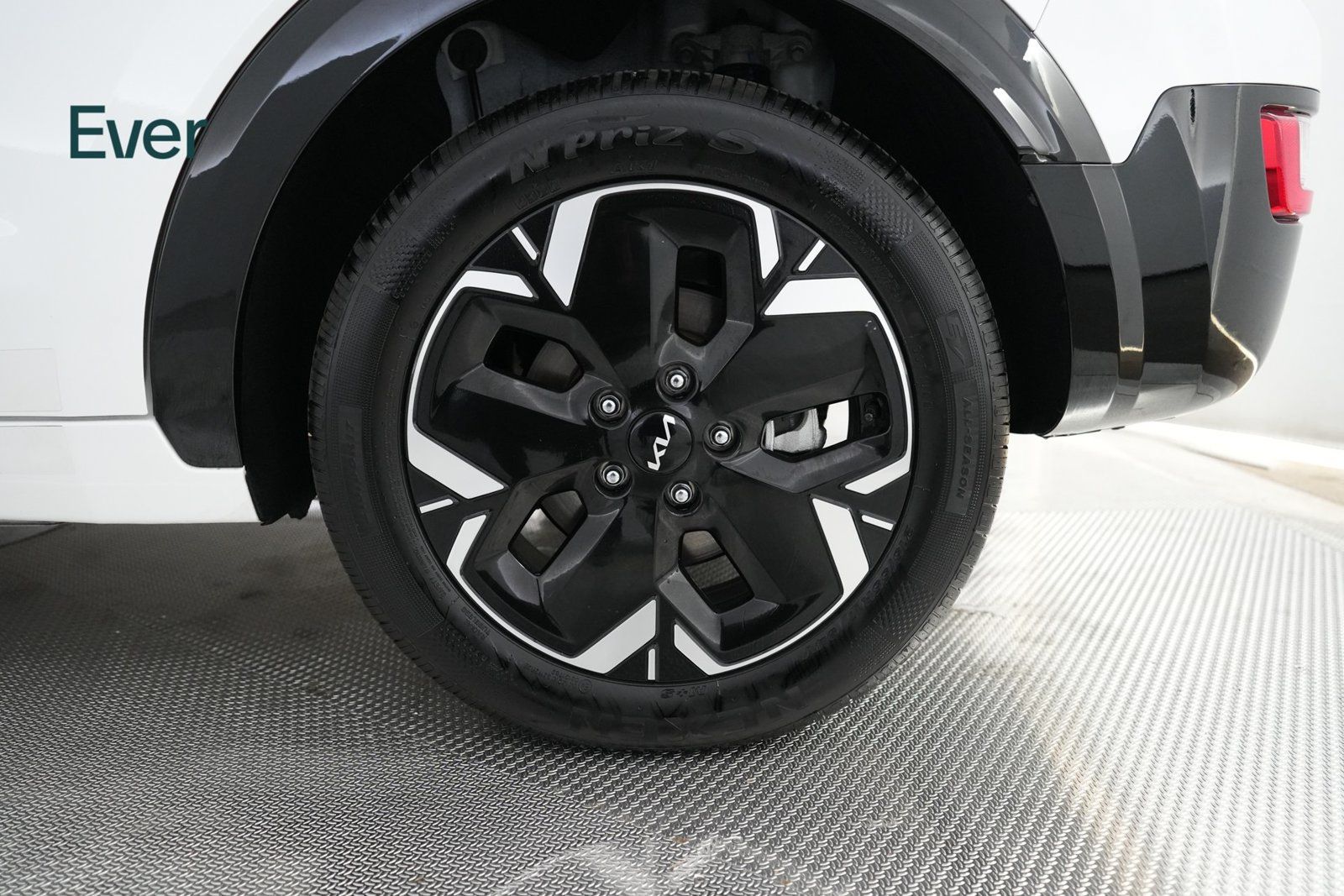 Used 2026 Kia Niro Wind FWD image 9
