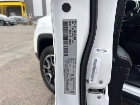 Used 2025 Jeep Compass Trailhawk image 24