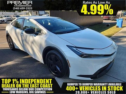 Used 2025 Toyota Prius LE image 1