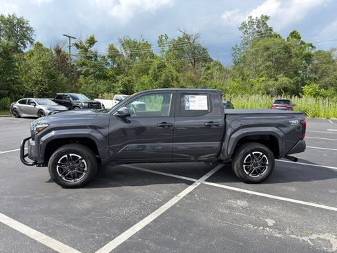 Used 2025 Toyota Tacoma TRD Sport AWD/4WD image 3