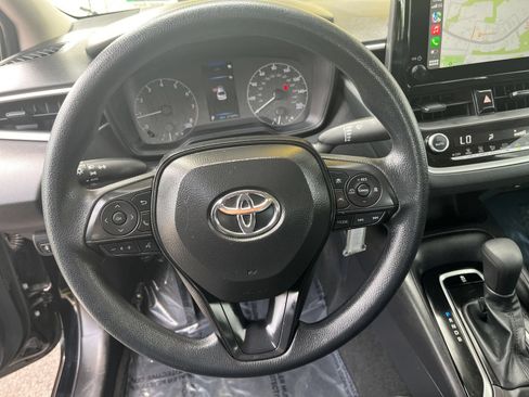 Used 2025 Toyota Corolla LE FWD image 31