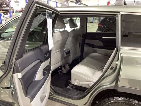Used 2016 Toyota Highlander Plus AWD/4WD image 12